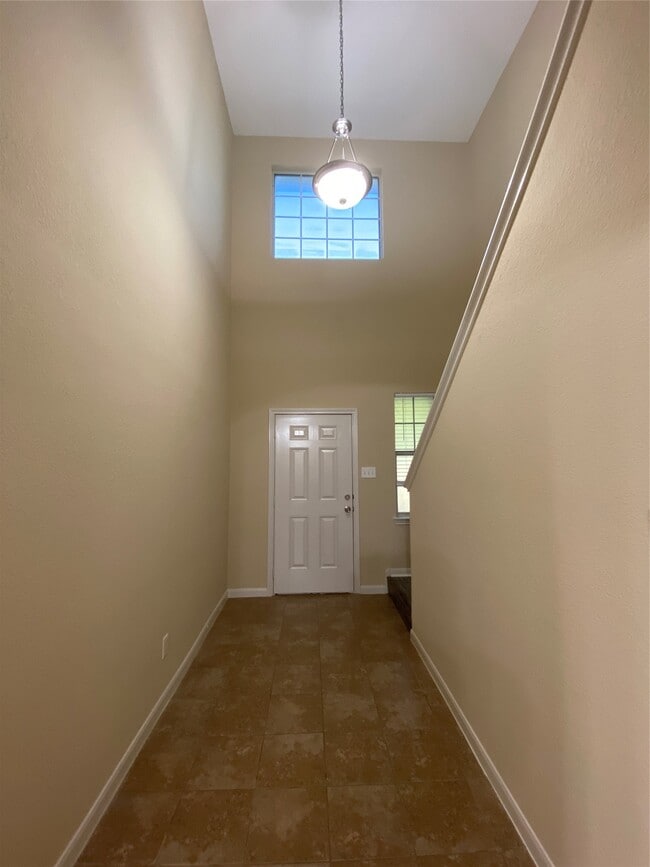 Building Photo - 4903 Summer Ridge Dr