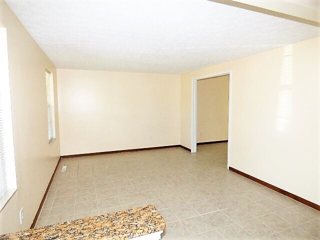 Building Photo - Laurel Green 4 BR Home