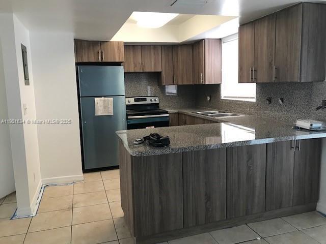 Foto del edificio - 7858 Kimberly Blvd