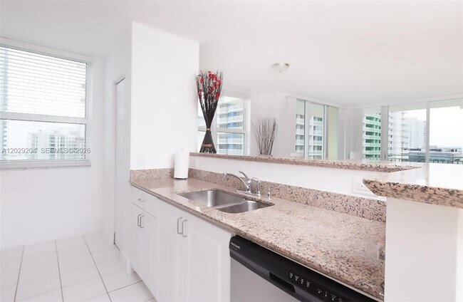 Foto del edificio - 1155 Brickell Bay Dr