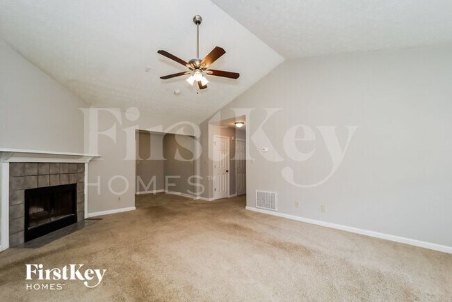 Foto del edificio - 6093 Lynwood Dr