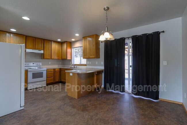 Building Photo - 10114 NE 75th Way