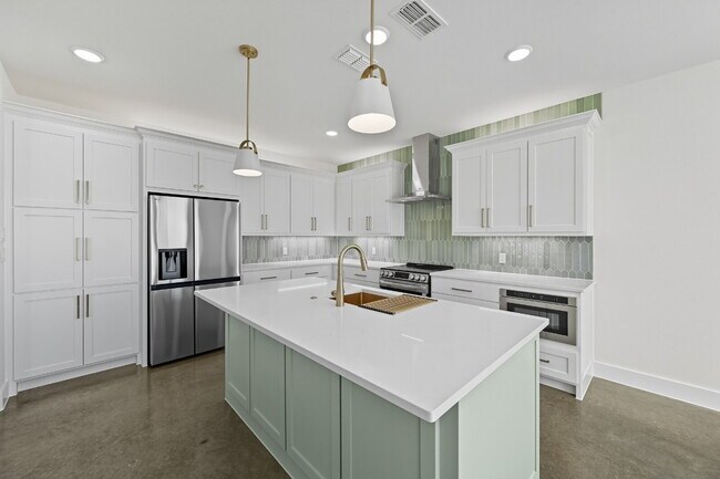 Building Photo - Brand New Custom 3 bedroom home in Granbury!