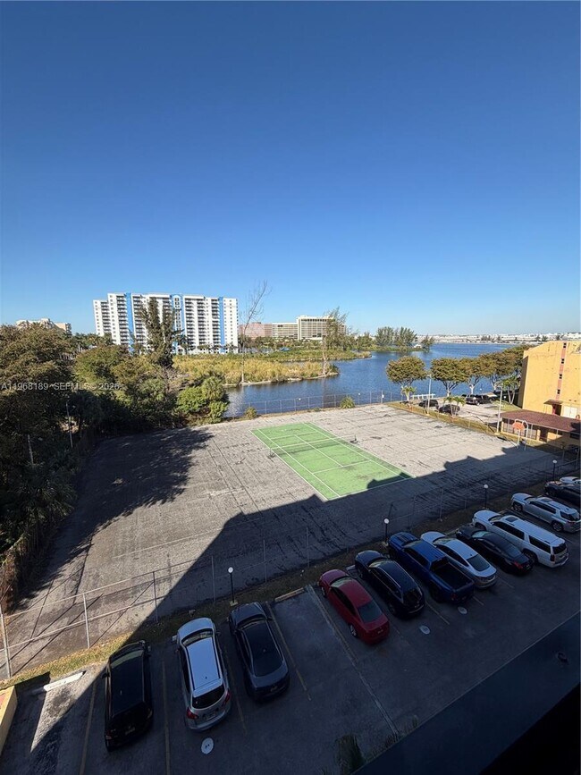 Foto del edificio - 4801 NW 7th St