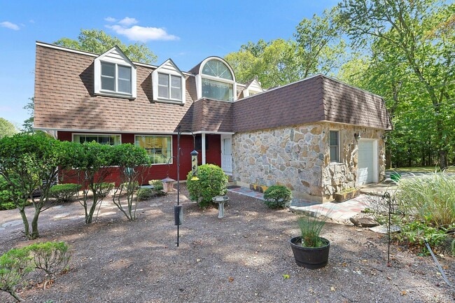 Foto del edificio - 99 New Hempstead Rd