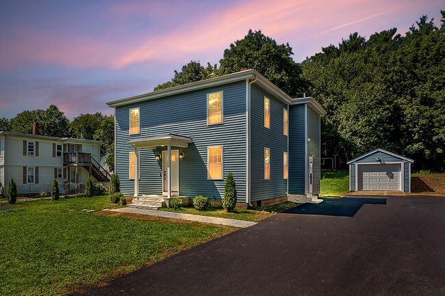 Building Photo - 87 School St
