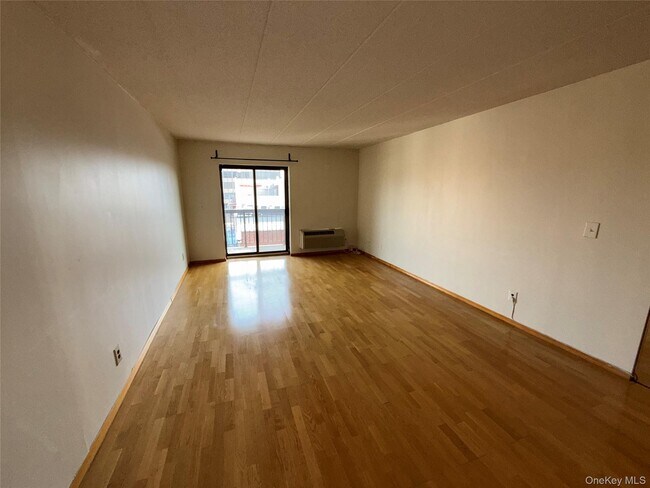 Foto del edificio - 213-02 42nd Ave