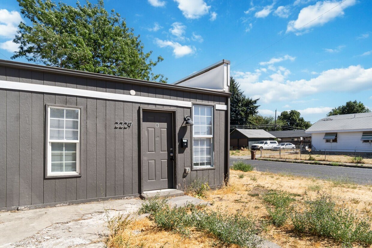 Foto principal - 2229 E Boone Ave