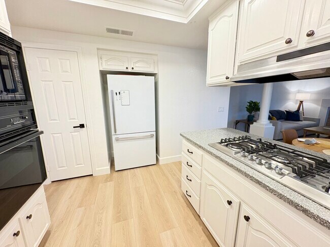 Foto del edificio - 5096 Nighthawk Way
