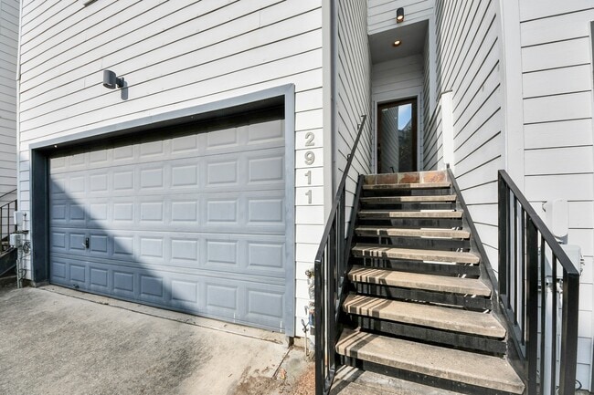 Building Photo - 2911 Chartres St