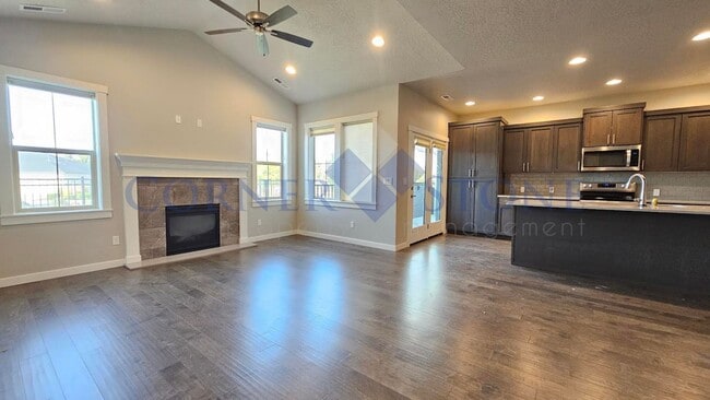 Building Photo - Beautiful Home in Gated Community!