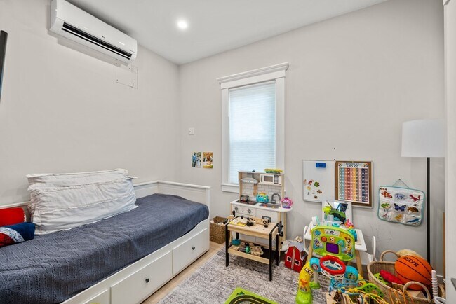 Building Photo - 484 Ashmont St