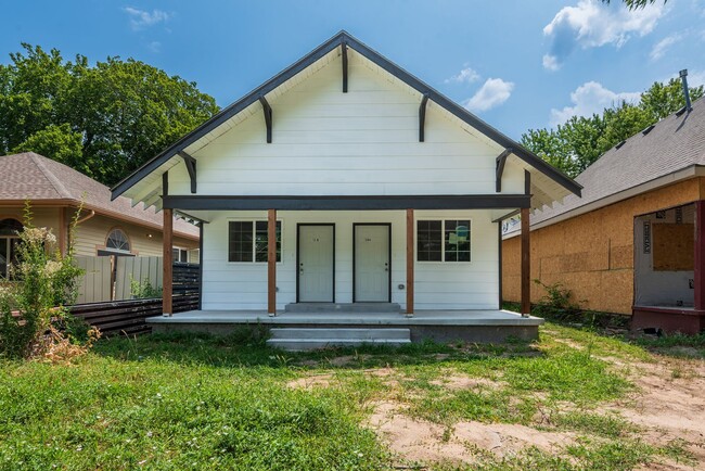 Foto del edificio - N Waco Ave Duplex