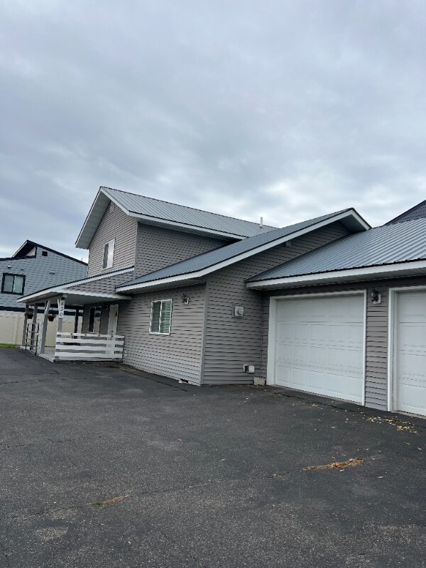 Foto del edificio - 830 8th St W