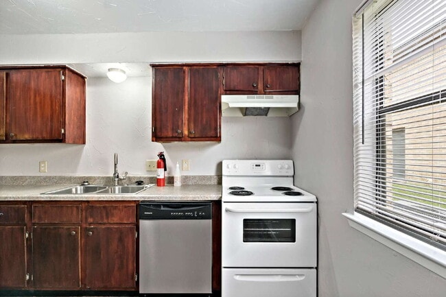 Building Photo - 2 bed, 1 bath townhome at the center of College Station