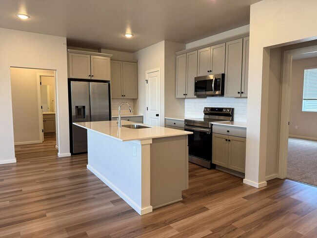 Foto del edificio - Beautiful Home in Windsor with Internet Included!