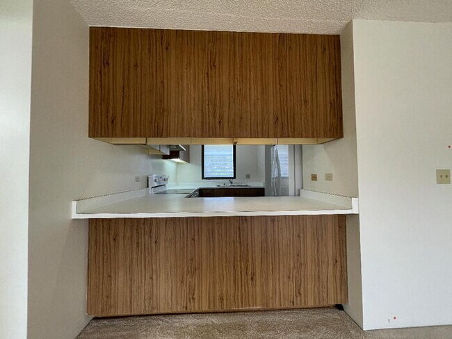 Building Photo - MAUNA LUAN 1/1/2 hi flr, sec, W/D, A/C, st...