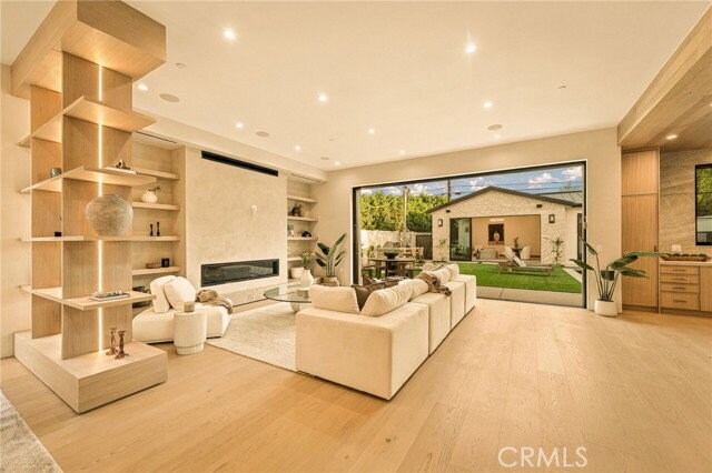 Foto del edificio - 16658 Addison St