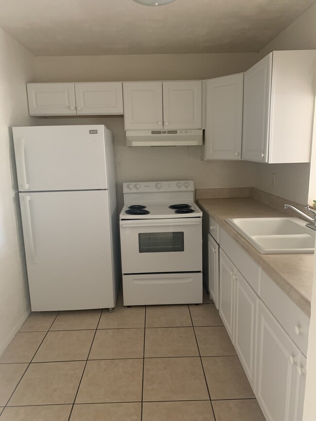 Foto del edificio - 4280 Woodside Dr