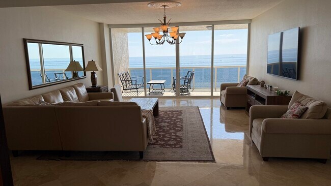 Foto del edificio - 3200 N Ocean Blvd