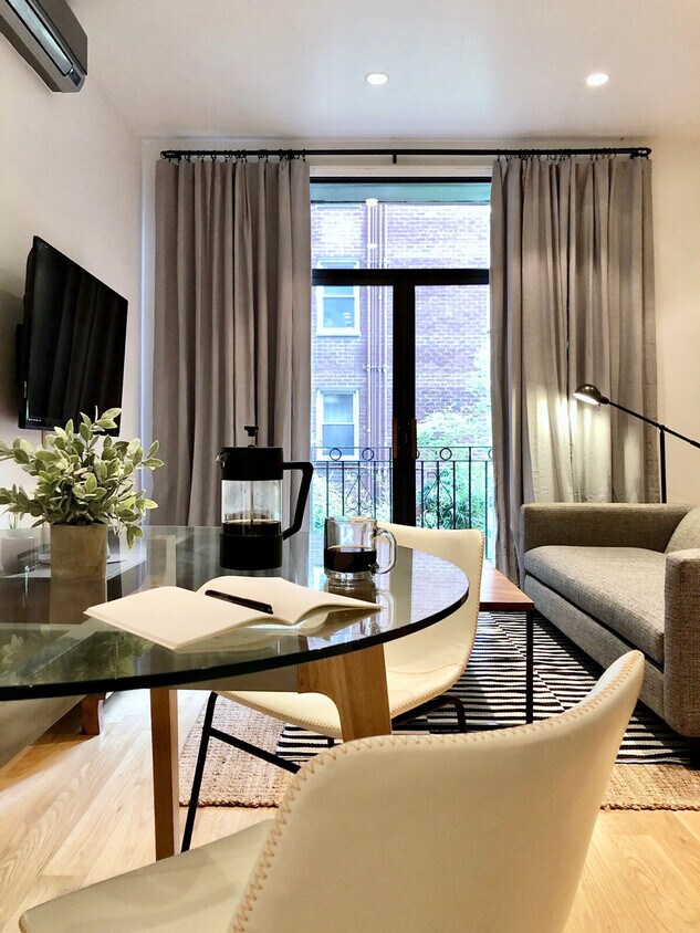 Foto principal - 131 E 35th St