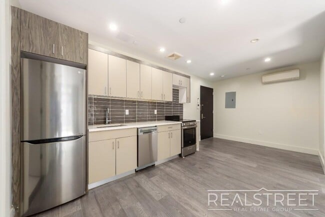Building Photo - Stunning & Spacious NEW 2 BED in Flatbush ...