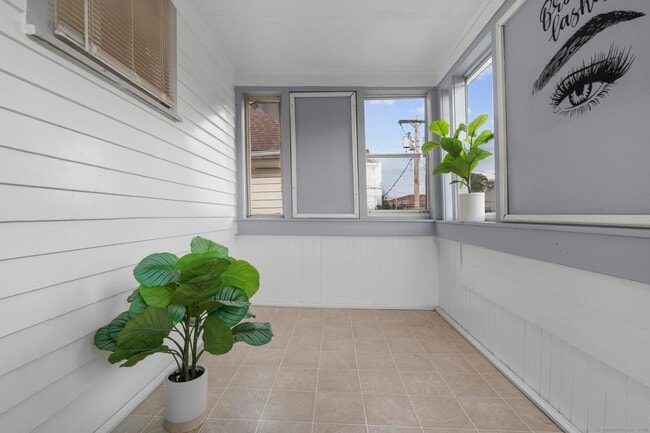 Foto del edificio - 565 Carroll Ave