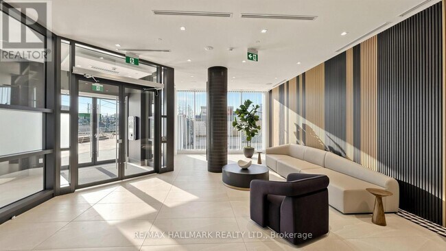 Photo du bâtiment - 2545 Simcoe St N