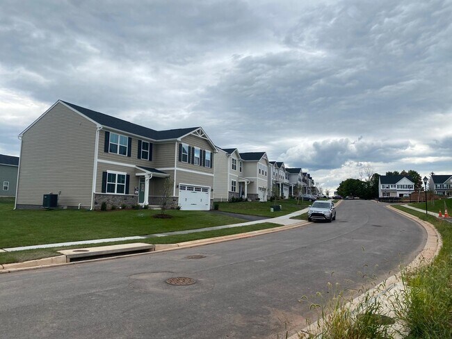 Building Photo - 53 Bristoe Sta Rd