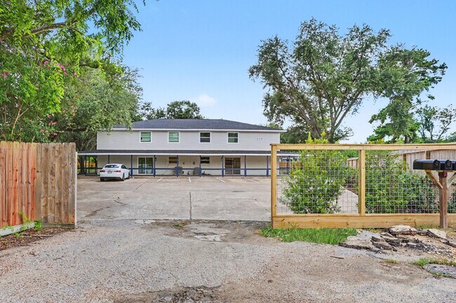 Building Photo - 2119 Barr St