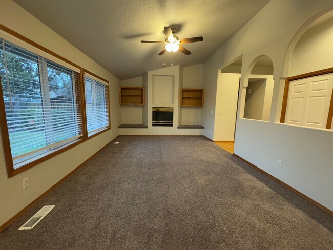 Building Photo - 20743 SW Santa Fe Terrace