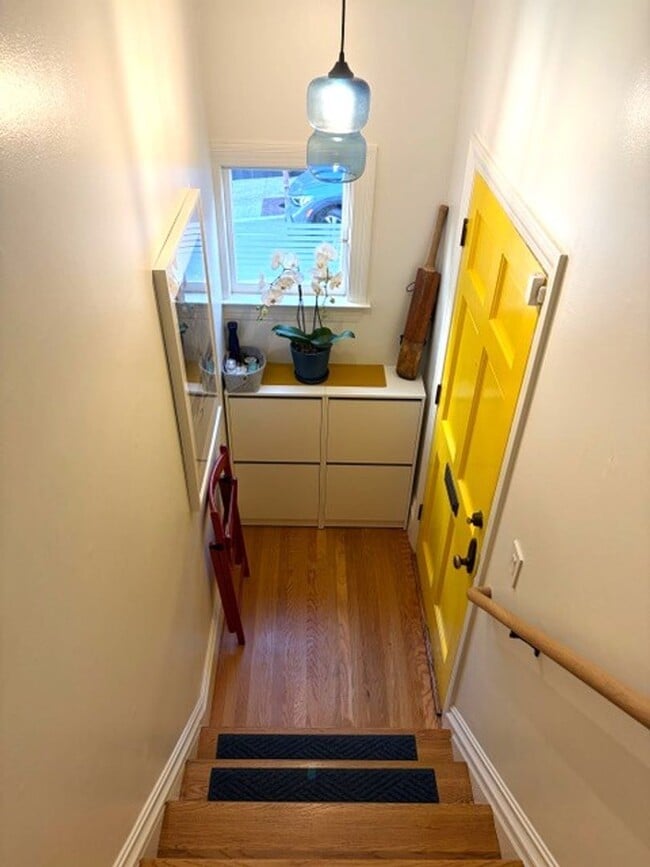 Building Photo - COMING SOON!  Stunning 2 Bedroom, 1 Bath, Washer/Dryer in Unit/ AMSI M. Couture