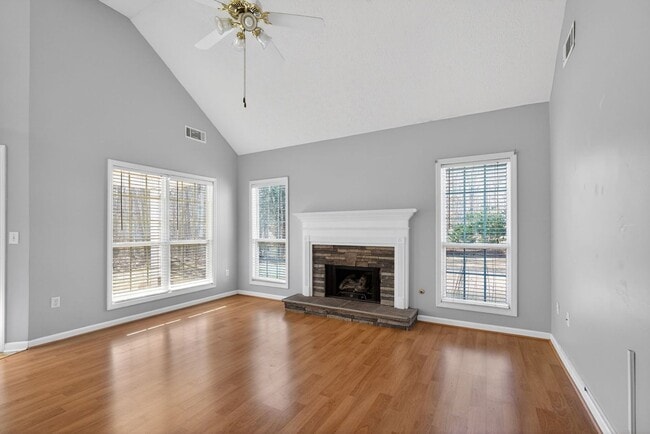 Building Photo - 345 Freeman Dr