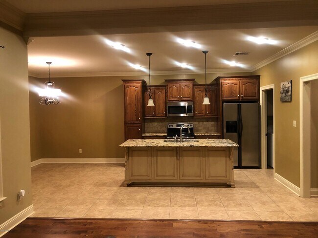 Building Photo - 213 Zoie Dr