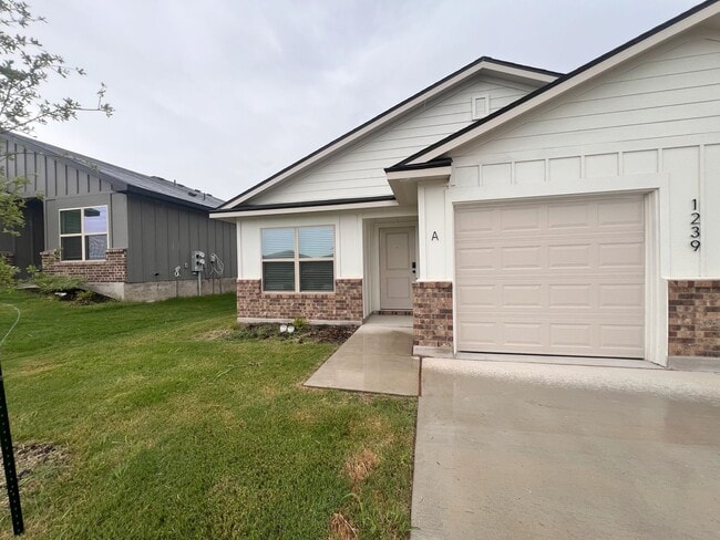 Building Photo - 1239 Concord Dr