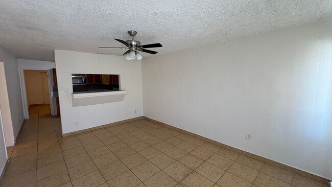 Foto del edificio - 2169 Sunrise Ln E