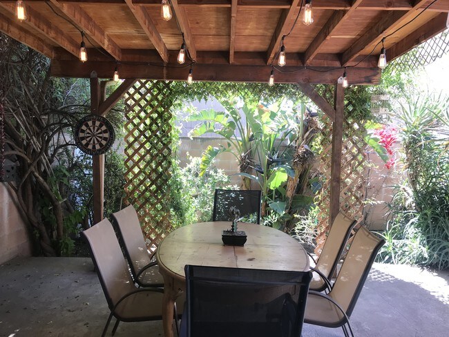 Outdoor patio - 10125 De Soto Ave