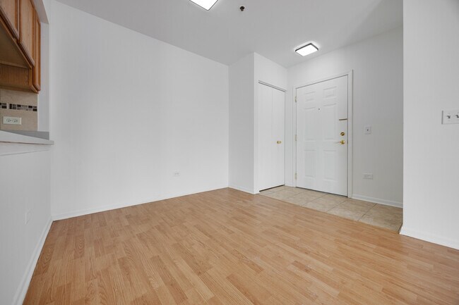 Building Photo - 881 N Swift Rd