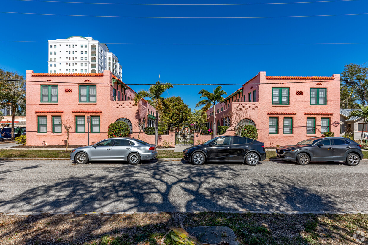 Primary Photo - Spanish Oaks Apartments