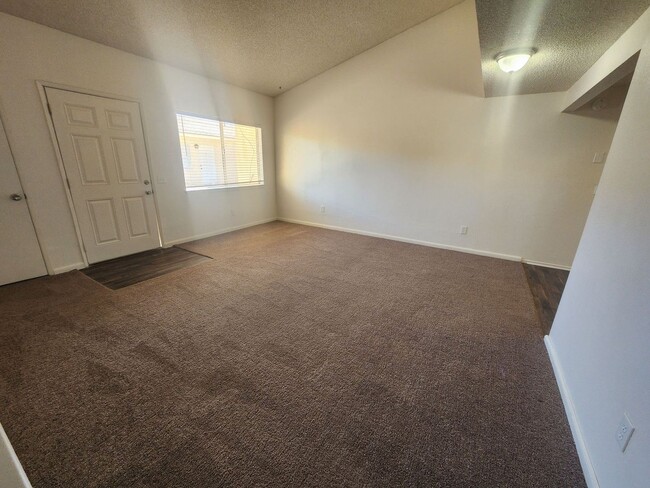 Building Photo - 73512 Sun Valley Dr