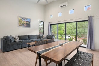 Building Photo - 30 Moondance Ln