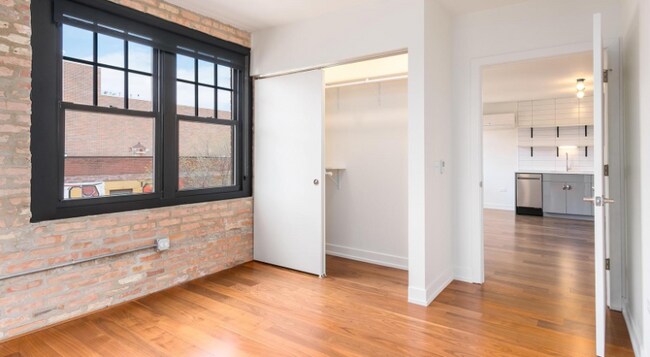 Foto del edificio - 1542 W Monroe St