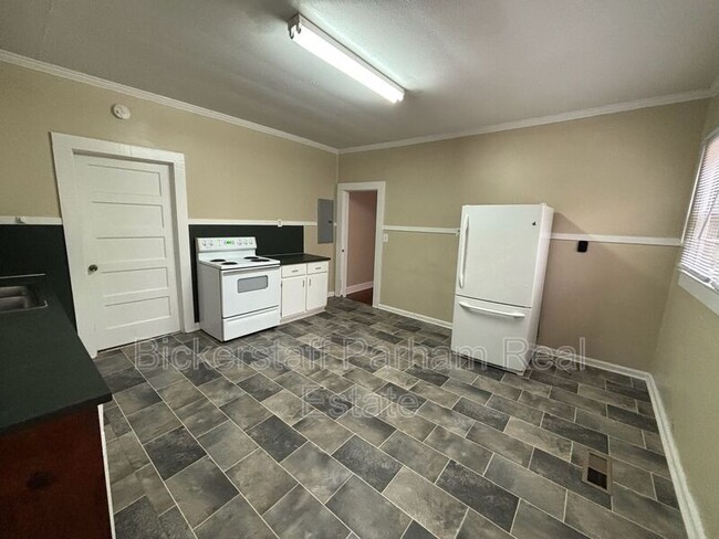 Building Photo - 4254 Forrest Rd