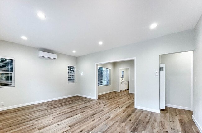 Building Photo - Stylish + Modern  2+2 | Prime Beverly Hill...