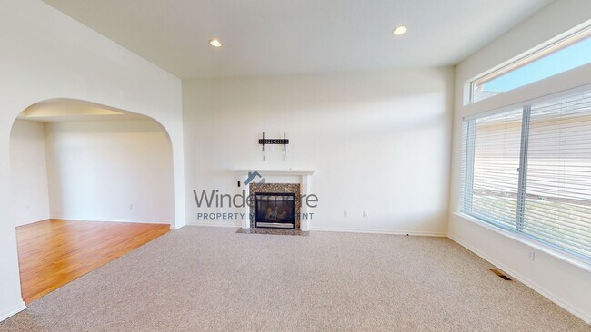 Foto del edificio - 547 Magnoni *Primary Bath with Tub, Walk I...