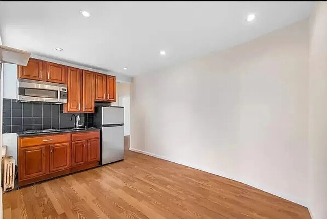 Foto del edificio - 619 E 5th St
