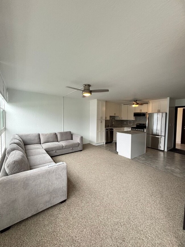 Building Photo - Executive Ocean Views, Fresh Interior