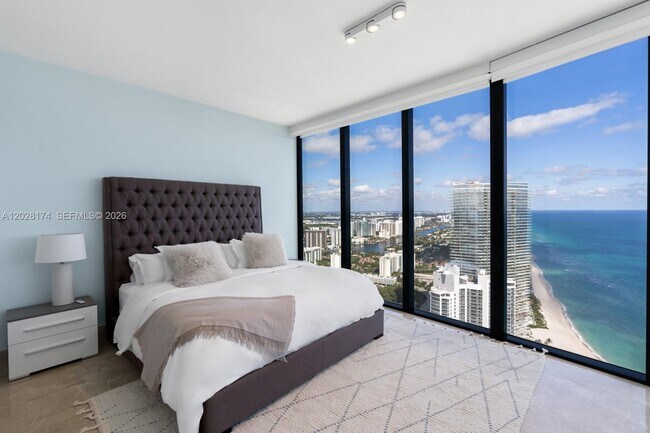 Building Photo - 18555 Collins Ave