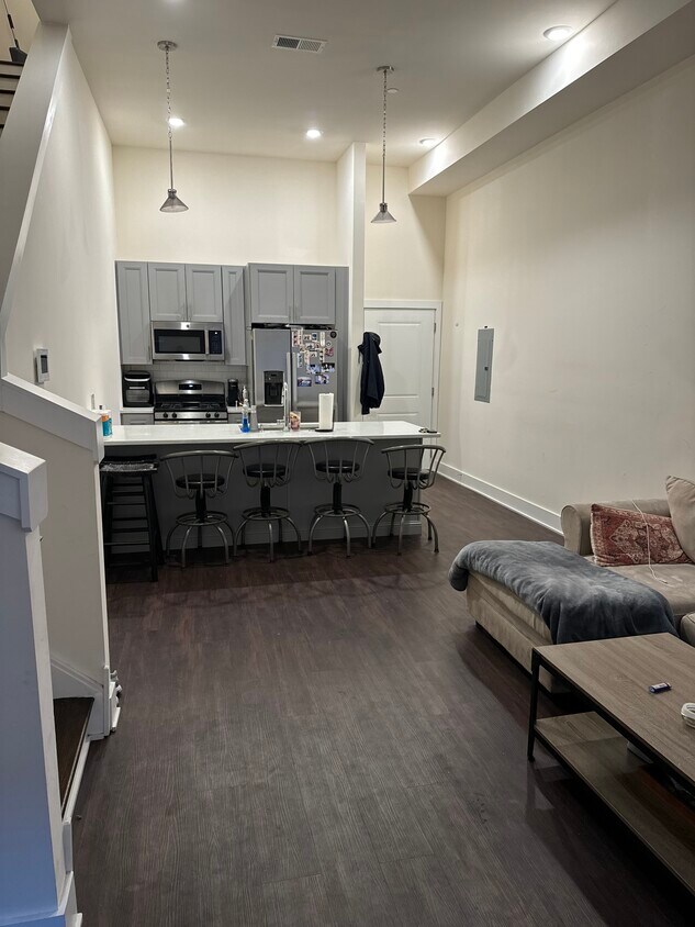 Foto principal - 1115 N American St