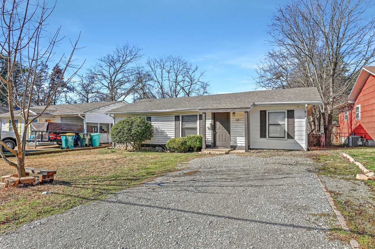 Primary Photo - 528 N Ricketts St